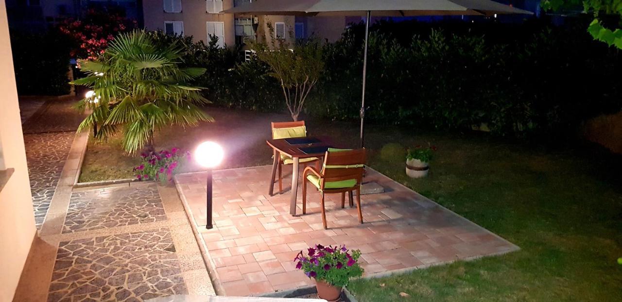 Apartmani Assa Krk Krk Town Exterior foto