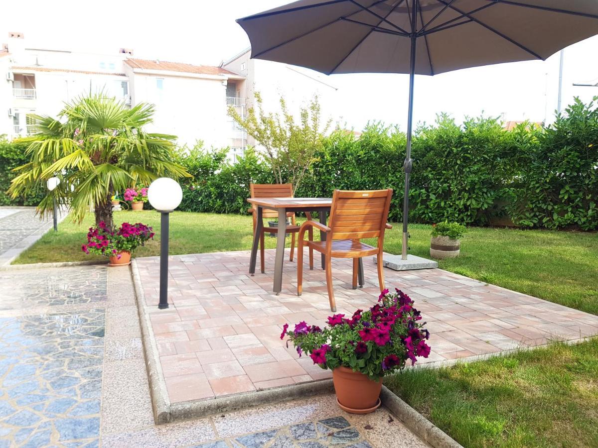 Apartmani Assa Krk Krk Town Exterior foto