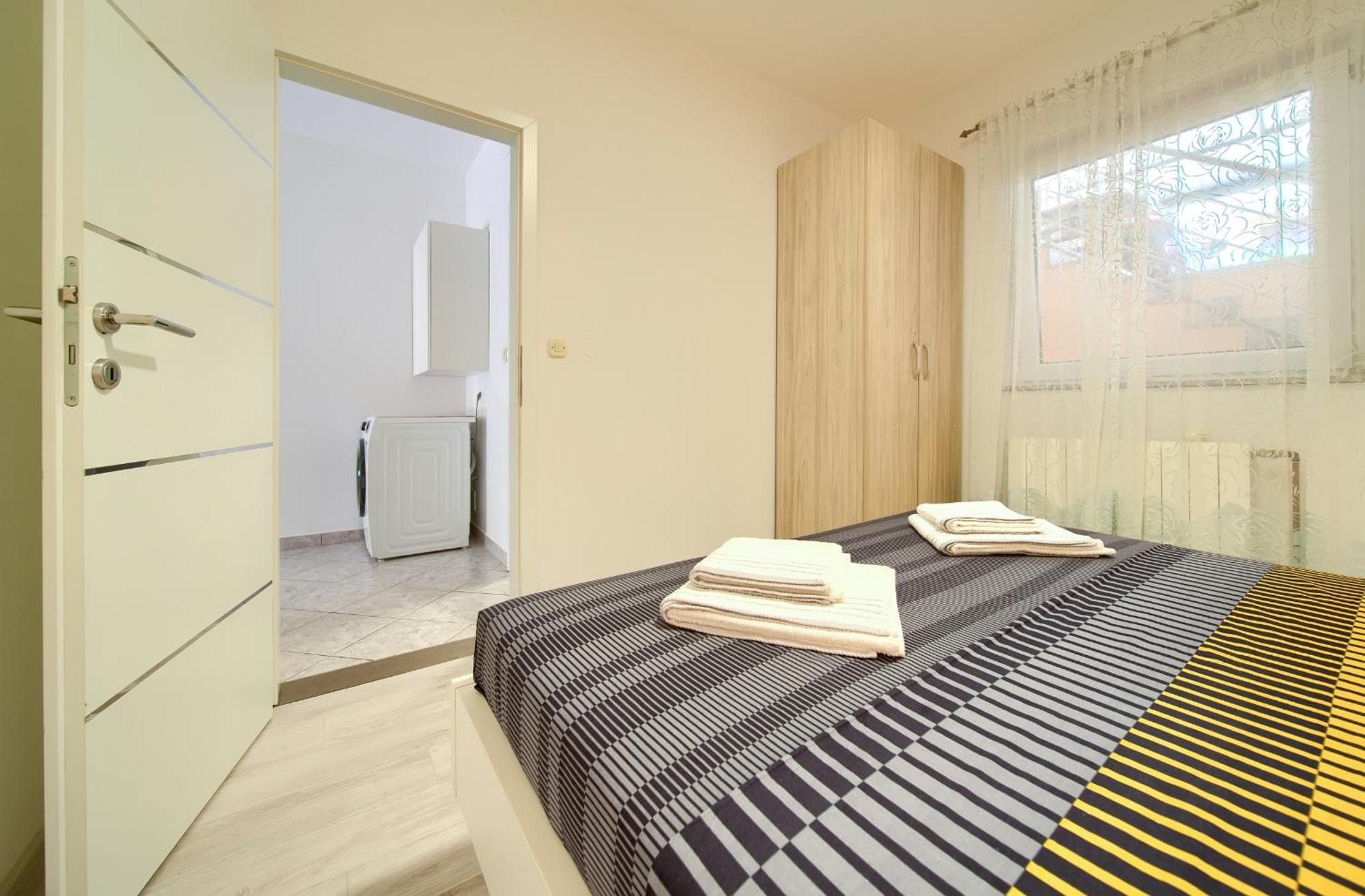 Apartmani Assa Krk Krk Town Exterior foto